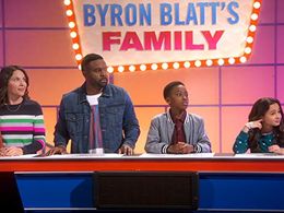 Ramon Reed, Suzi Barrett, Tobie Windham, and Kaylin Hayman in Just Roll with It: Family Squabbles (2019)