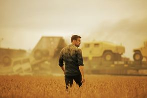 Theo James in How It Ends (2018)