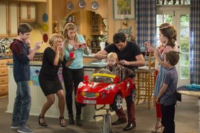 Andrea Barber, Candace Cameron Bure, Jodie Sweetin, Juan Pablo Di Pace, Michael Campion, Elias Harger, Soni Bringas, Fox