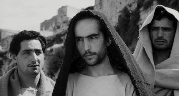 Settimio Di Porto, Enrique Irazoqui, and Otello Sestili in The Gospel According to St. Matthew (1964)