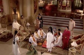 Neelam Mehra, Achint Kaur, Rinku Karmarkar, Sakshi Tanwar, Lily Patel, and Nayan Bhatt in Kahaani Ghar Ghar Kii (2000)