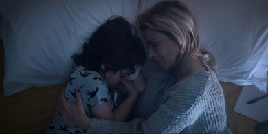 Vicente Ramirez and Teresa Tavares in A Mim, Nunca. (2022)