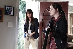 Still of Madison McLaughlin and Robin Tunney on set of The Mentalist