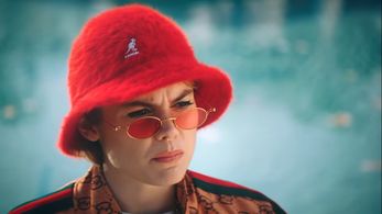 Coeur de pirate in Coeur de pirate: Femme like U (2019)