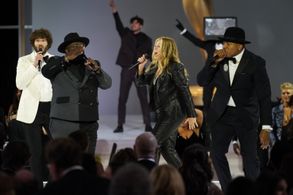 Rita Wilson, LL Cool J, Cedric the Entertainer, and Dave Burd at an event for The 73rd Primetime Emmy Awards (2021)