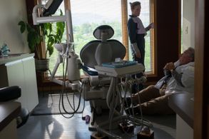 Frances McDormand and Jerry Winsett in Three Billboards Outside Ebbing, Missouri (2017)