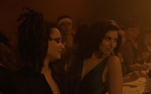 Evelyn Giovine & Sasha Lane in The Crowded Room