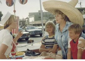 Shelley Winters in Tentacles (1977)