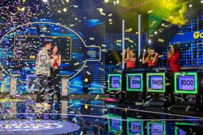 Dingdong Dantes, Sofia Romualdez, Tanya Gonzalez, Rocio Gonzalez, and Cristina Gonzales in Family Feud Philippines (2022