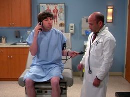 Simon Helberg and Christopher Neiman in The Big Bang Theory (2007)