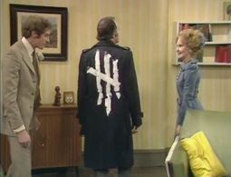 Michael Crawford, Michele Dotrice, and David Jacobs in Some Mothers Do 'Ave 'Em (1973)