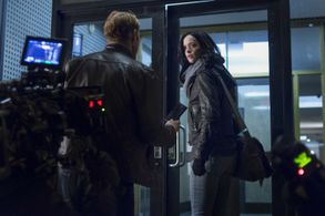 Krysten Ritter and Wil Traval in Jessica Jones (2015)