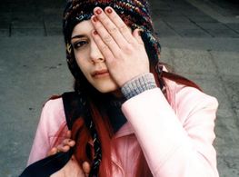 Dorota Nvotová in Girlie (2002)