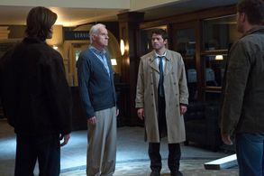 Jensen Ackles, Misha Collins, Mike Farrell, and Jared Padalecki in Supernatural (2005)