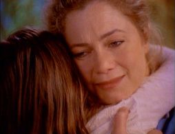 Kathleen Turner and Asha Menina in House of Cards (1993)