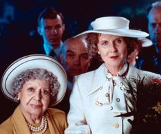 Irm Hermann and Brigitte Mira in Willi und die Windzors (1996)