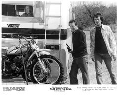 Peter Fonda, Warren Oates, and Lara Parker in Race with the Devil (1975)