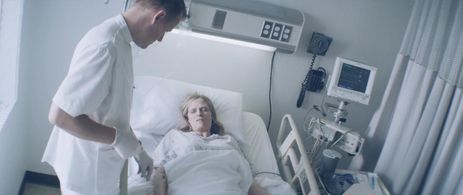 Still of Trevor Snarr and Vinessa Shaw in Clinical (2017)