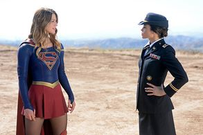 Jenna Dewan and Melissa Benoist in Supergirl (2015)