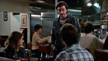 Sarah Hyland & Jeff Adler in Modern Family: Season 7, Episode 17 - 'Express Yourself'