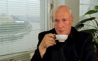 Aleksandr Porokhovshchikov in Zhenshchin obizhat ne rekomenduetsya (2000)