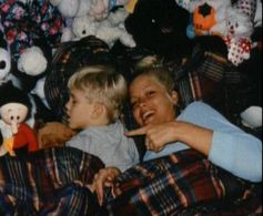 Anna Nicole Smith and Daniel Smith in The Complete Anna Nicole Smith (2000)