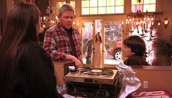 Jennifer Love Hewitt, Tom Wilson, Camryn Manheim, and Tyler Patrick Jones in Ghost Whisperer (2005)