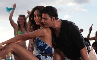 Akshay Kumar and Lisa Haydon in The Shaukeens (2014)