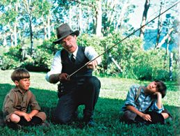 Tom Skerritt, Joseph Gordon-Levitt, and Vann Gravage in A River Runs Through It (1992)