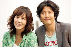 Jeong-eun Kim and Dong-geon Lee in Paris ei yeonin (2004)