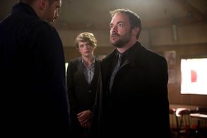 Jensen Ackles, Mark Sheppard, and Aidan Dee in Supernatural (2005)
