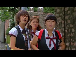 Seung-ah Yoon, Jung So-Min, and Hong Yoon Hwa in Mischievous Kiss (2010)