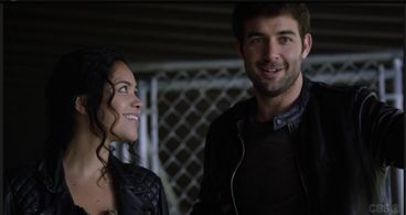 Alyssa Diaz and James Wolk in Zoo (2015)