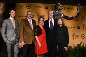 JoBeth Williams, Daryl Anderson, Ken Howard, and Ansel Elgort