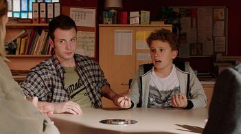 Adrian Grösser and León Martínez in Merlí (2015)