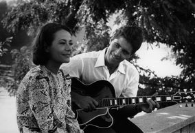 Sacha Distel and Annie Girardot in La bonne soupe (1964)