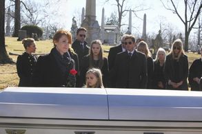 Eric Close, Charles Esten, Judith Hoag, Hayden Panettiere, Michael Chernus, Lennon Stella, and Maisy Stella in Nashville