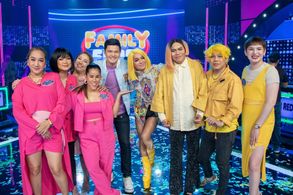 Dingdong Dantes, Dang Cruz, Mosang, Tuesday Vargas, Boobay, Pepita Curtis, Ian Red, Jessah Chichirita, and Super Tekla i