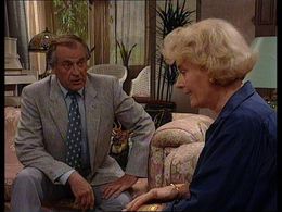 Truus Dekker and Jan van Kasteren in We zijn weer thuis (1989)