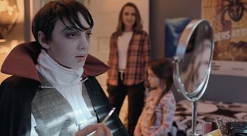 Donovan Colan in SPIRIT HALLOWEEN