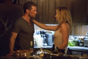 Ryan Phillippe and Shantel VanSanten in Shooter (2016)
