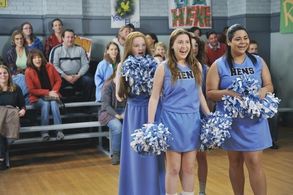 Jessica Marie Garcia, Eden Sher, Grace Bannon, and Katlin Mastandrea in The Middle (2009)