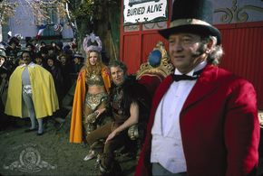 Xan das Bolas, Marshall Jones, and Ruth Plattes in Murders in the Rue Morgue (1971)