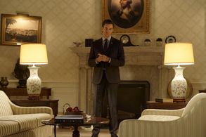 Ashley Zukerman in Designated Survivor (2016)