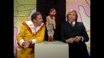 Bob Smith and Alan Sues in Rowan & Martin's Laugh-In (1967)