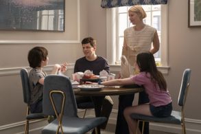 Claire Danes, Jesse Eisenberg, Meara Mahoney Gross, and Maxim Swinton in Fleishman Is in Trouble (2022)