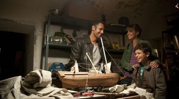 Raoul Bova, Paola Cortellesi, and Giovanni Bruno in Escort in Love (2011)
