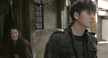 Lee Jung-Jin and Eunjin Kang in Pieta (2012)