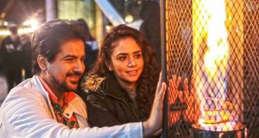 Pushkar Jog and Amruta Khanvilkar in Well Done Baby (2021)
