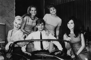 Senta Berger, Thomas Fritsch, Margaret Rose Keil, Helga Lehner, and Alexandra Stewart in Full Hearts and Empty Pockets (